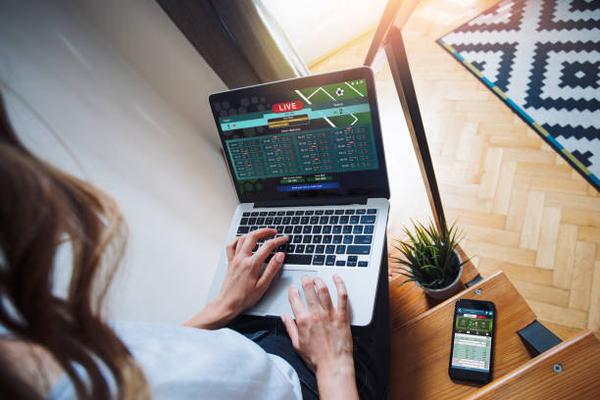 How to Explore Live Casino Tables on an online casino Singapore Platform